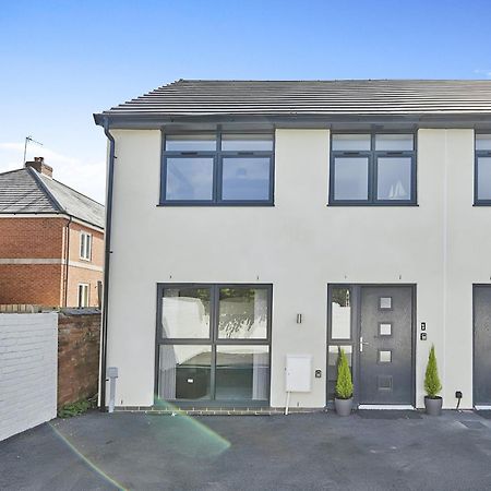 Modern Home In Derby City Centre - Free Gated Parking Exterior photo