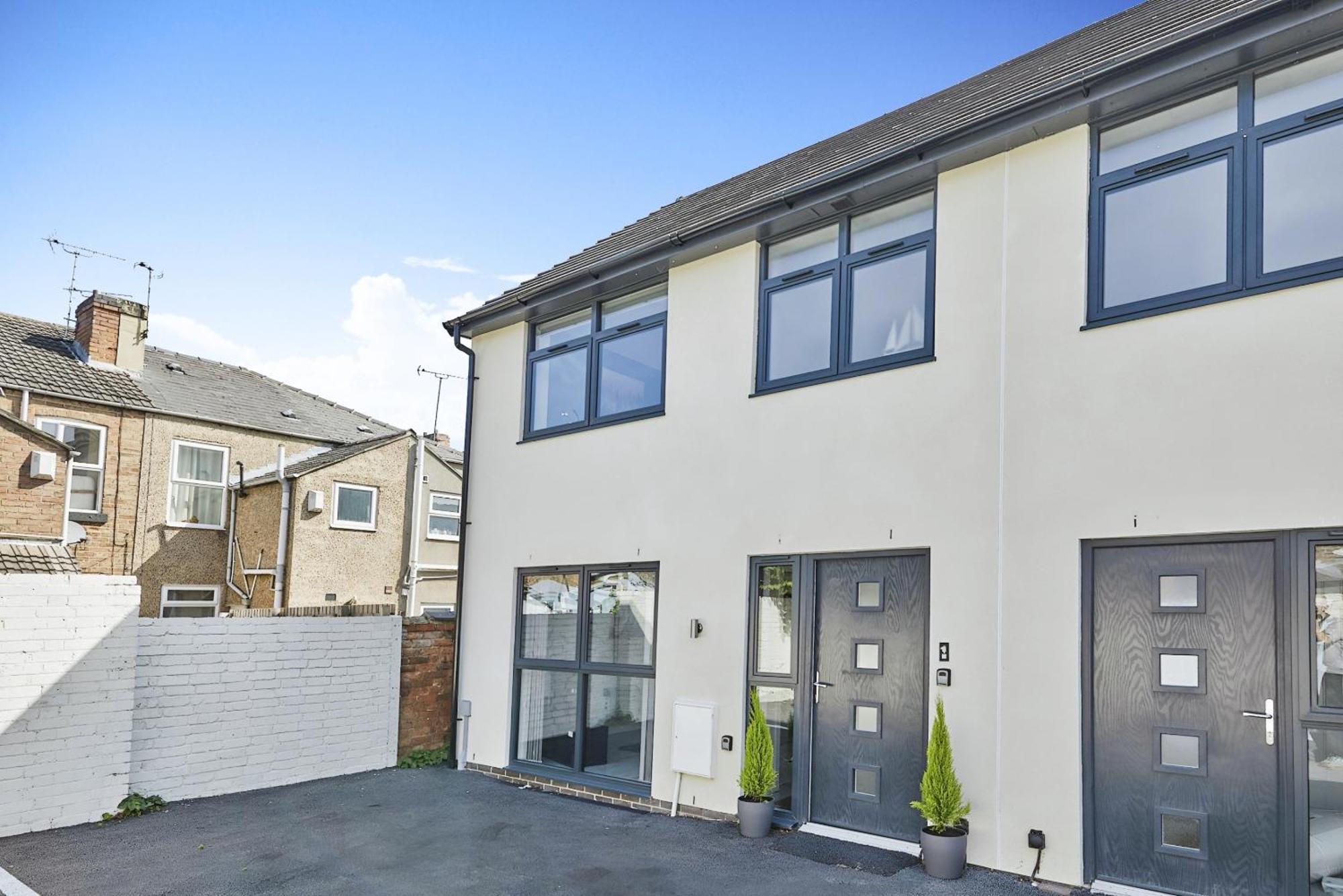 Modern Home In Derby City Centre - Free Gated Parking Exterior photo